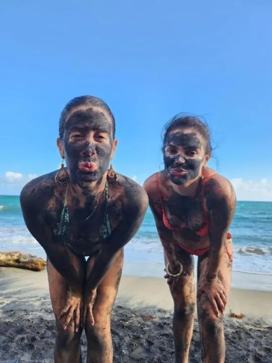 Hotel Crash And Go Glamping Campsite -Like Visiting Your Own Family 47-Usd N Booking Fees -10Ft Tent Queen Bed -5 Minutes Walk Bio Bay Stations, Walk To Beaches Esperanza -Sunbay-Black Sand And 5 Minutes Walk To Restaurants Vieques